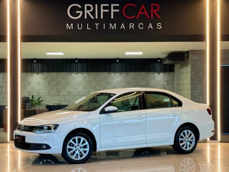 VOLKSWAGEN - JETTA - 2011/2012 - Branca - R$ 59.900,00