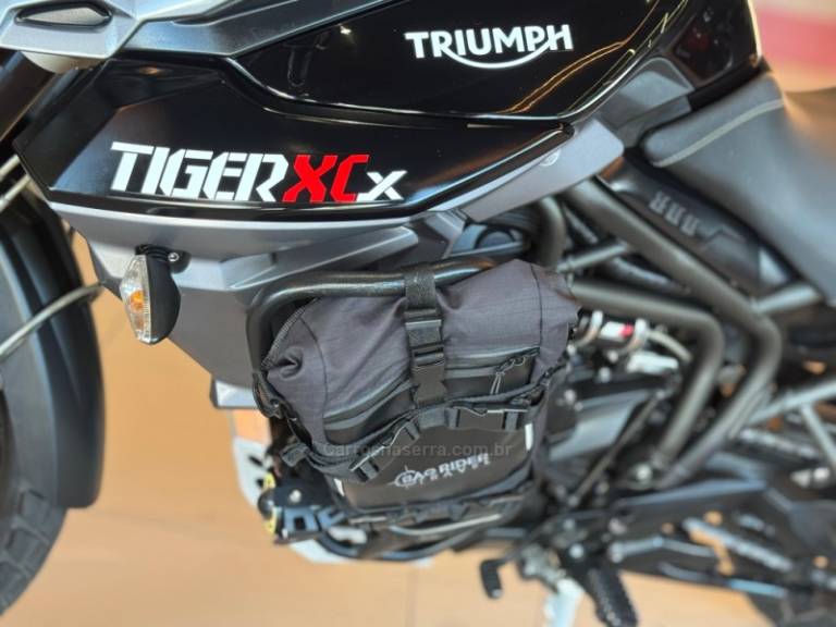TRIUMPH - TIGER 800 XCX - 2016/2017 - Preta - R$ 49.900,00