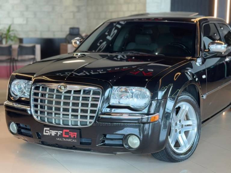 CHRYSLER - 300 C - 2006/2007 - Preta - R$ 144.900,00