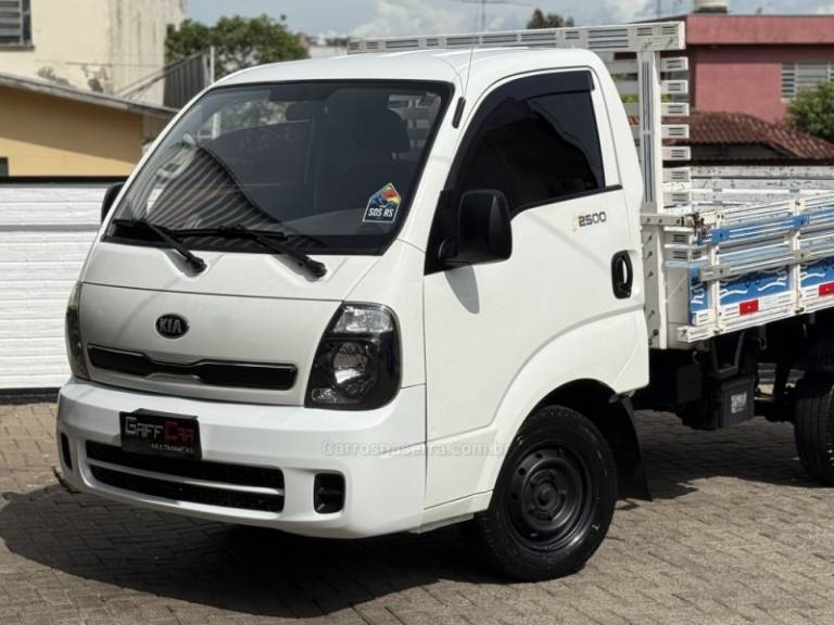 KIA MOTORS - BONGO - 2014/2015 - Branca - Sob Consulta