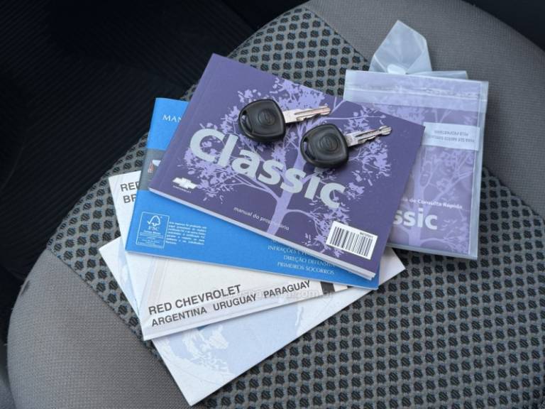 CHEVROLET - CLASSIC - 2010/2011 - Branca - R$ 19.900,00