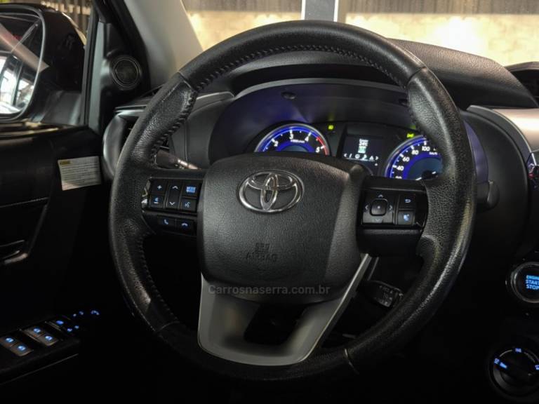 TOYOTA - HILUX - 2015/2016 - Preta - R$ 199.900,00