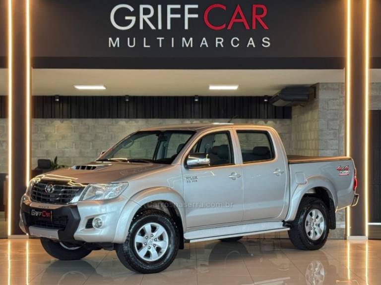 TOYOTA - HILUX - 2013/2014 - Prata - R$ 147.900,00