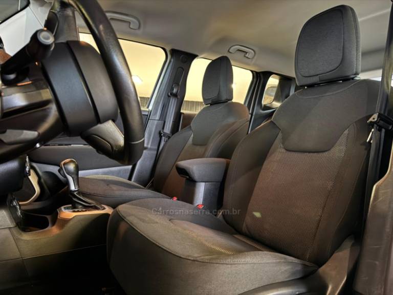 JEEP - RENEGADE - 2016/2017 - Branca - R$ 84.900,00