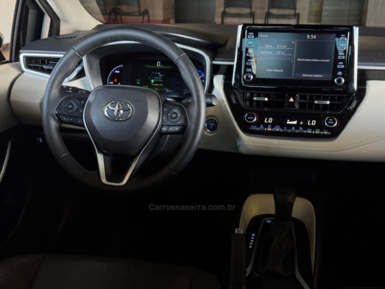 TOYOTA - COROLLA - 2020/2021 - Branca - R$ 139.900,00