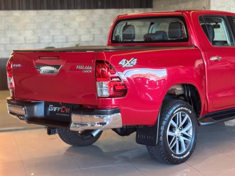 TOYOTA - HILUX - 2016/2017 - Vermelha - R$ 195.900,00