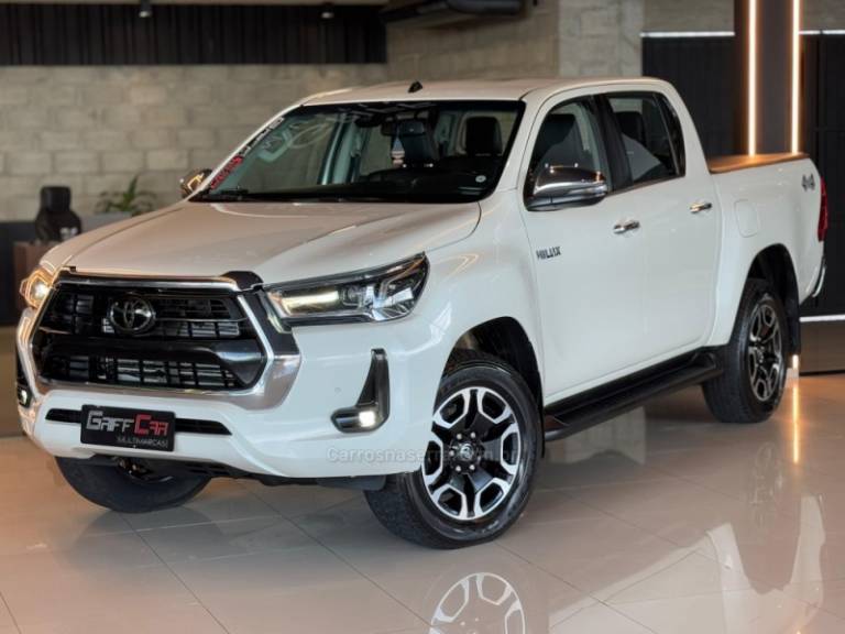 TOYOTA - HILUX - 2020/2021 - Branca - R$ 254.900,00