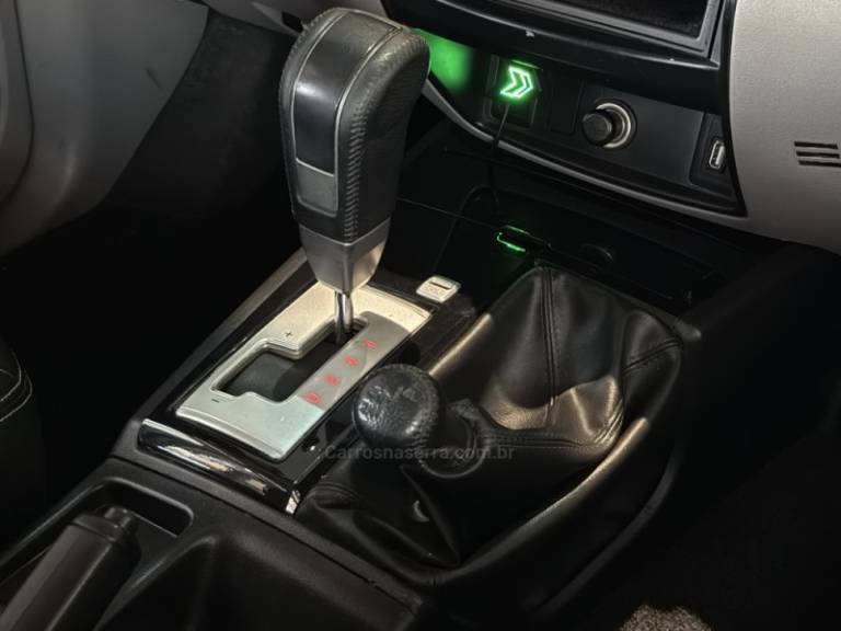 MITSUBISHI - L200 TRITON - 2016/2017 - Prata - R$ 149.900,00