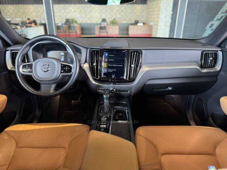 VOLVO - XC60 - 2019/2020 - Preta - R$ 189.900,00
