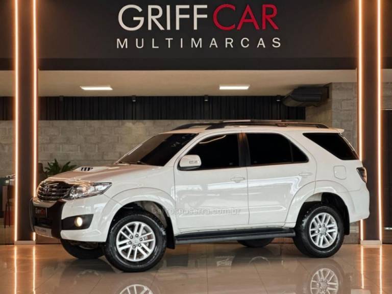 TOYOTA - HILUX SW4 - 2014/2015 - Branca - R$ 164.900,00