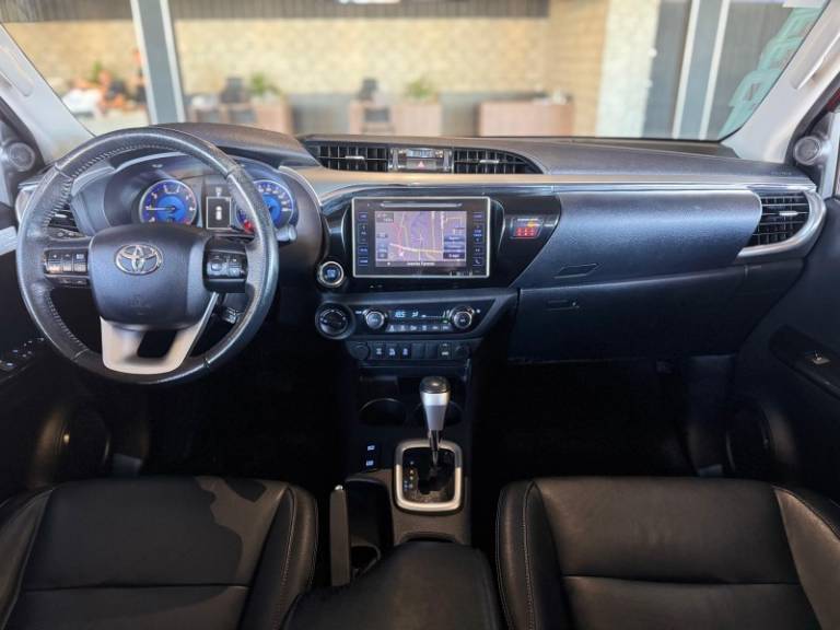 TOYOTA - HILUX - 2016/2017 - Vermelha - R$ 195.900,00