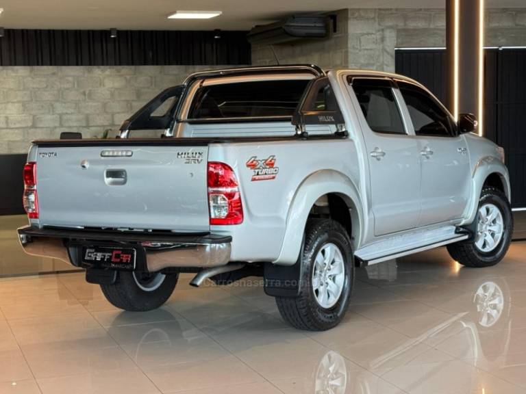 TOYOTA - HILUX - 2014/2014 - Prata - R$ 147.900,00
