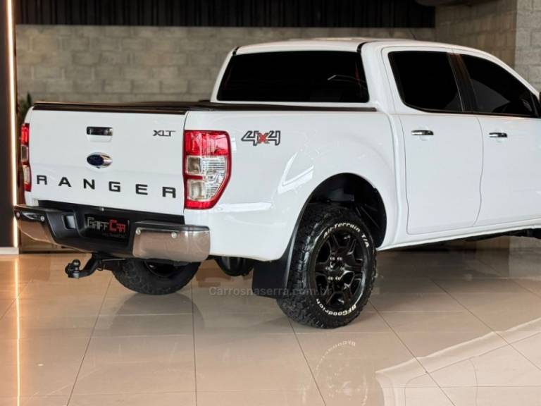 FORD - RANGER - 2016/2017 - Branca - R$ 147.900,00