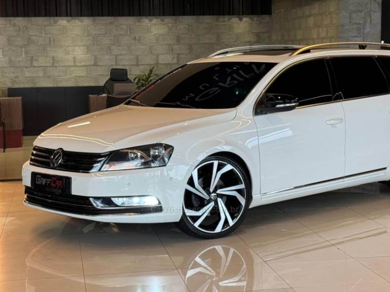 VOLKSWAGEN - PASSAT - 2013/2014 - Branca - R$ 89.900,00