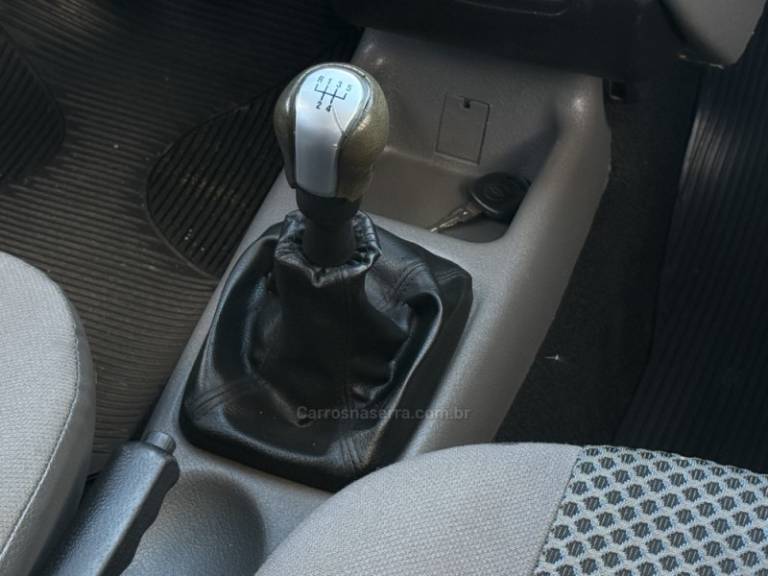 CHEVROLET - CLASSIC - 2010/2011 - Branca - R$ 19.900,00