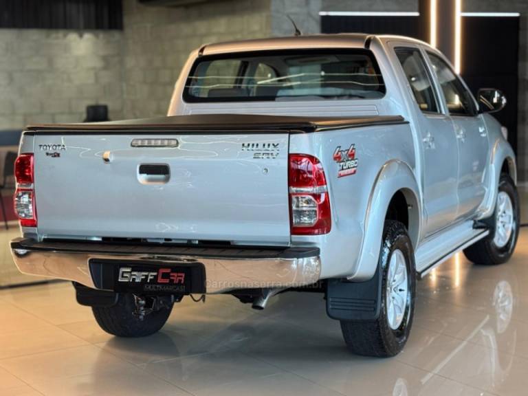 TOYOTA - HILUX - 2013/2014 - Prata - R$ 147.900,00