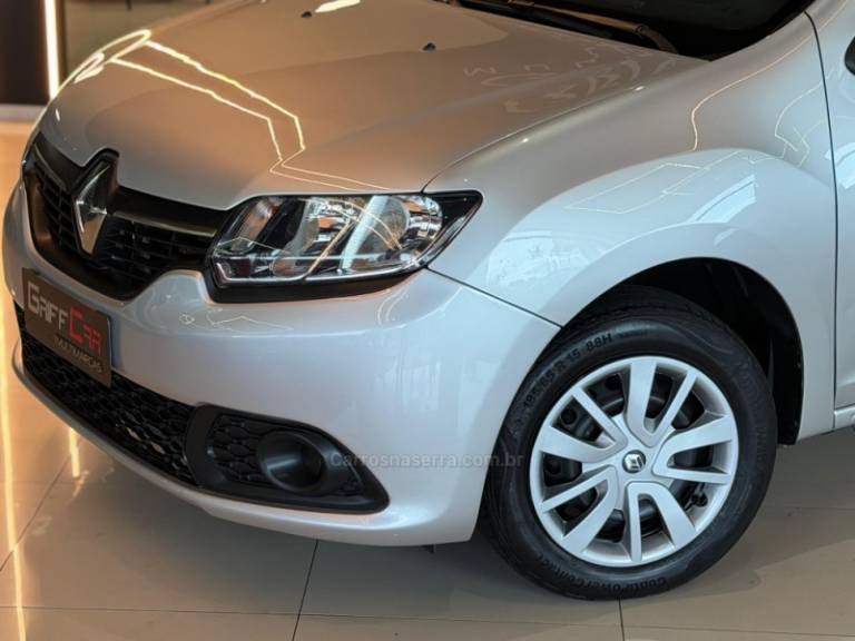 RENAULT - SANDERO - 2015/2016 - Prata - R$ 42.900,00