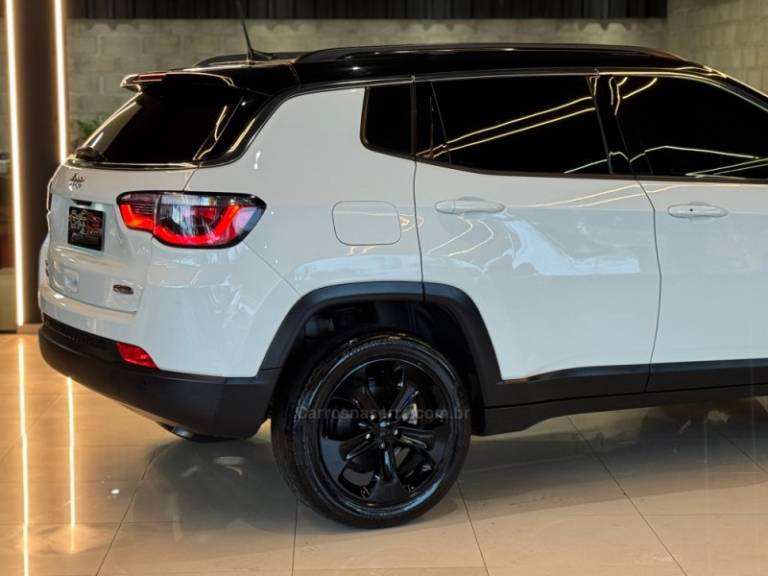 JEEP - COMPASS - 2016/2017 - Branca - R$ 94.900,00