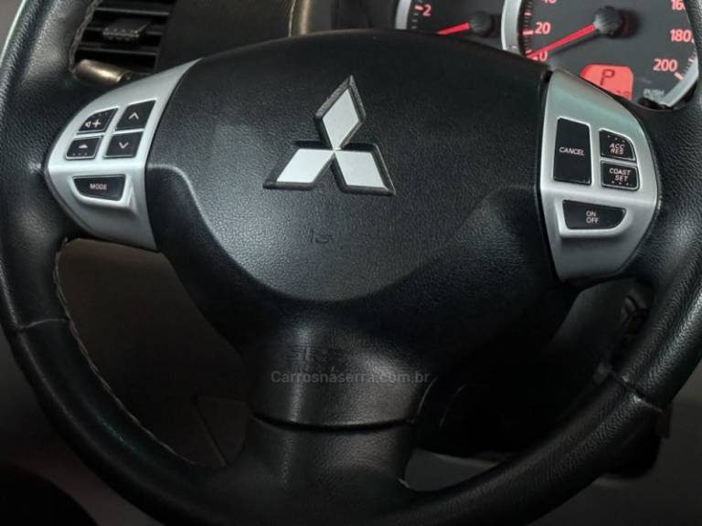 MITSUBISHI - L200 TRITON - 2016/2017 - Prata - R$ 149.900,00