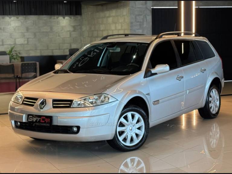 RENAULT - MÉGANE - 2011/2011 - Prata - R$ 35.900,00
