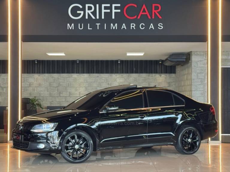 VOLKSWAGEN - JETTA - 2012/2013 - Preta - R$ 68.900,00