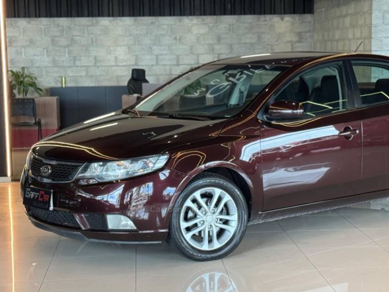 KIA MOTORS - CERATO - 2011/2011 - Vinho - R$ 49.900,00