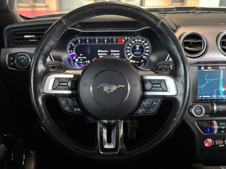 FORD - MUSTANG - 2017/2018 - Azul - R$ 359.900,00