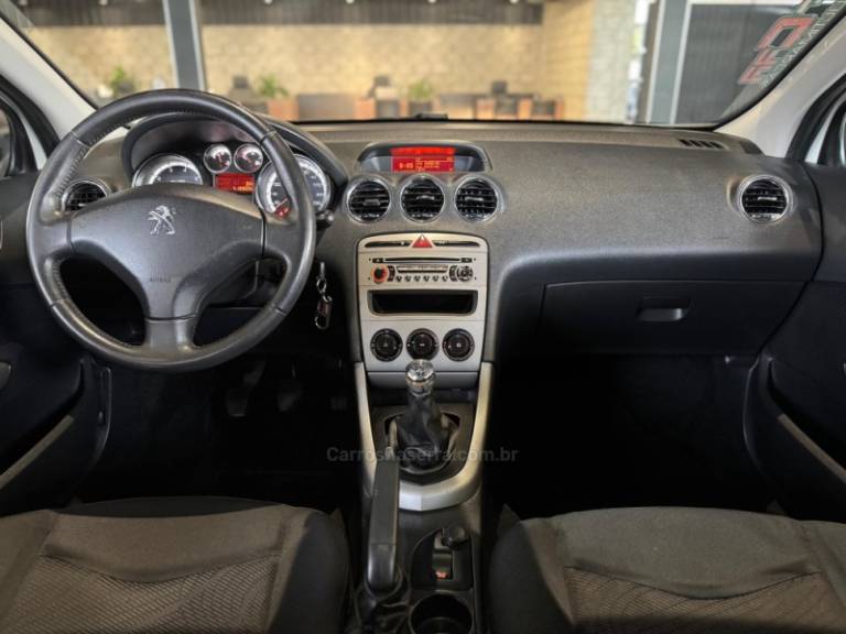 PEUGEOT - 308 - 2013/2014 - Branca - R$ 46.900,00