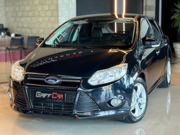 FORD - FOCUS - 2014/2015 - Preta - R$ 53.900,00