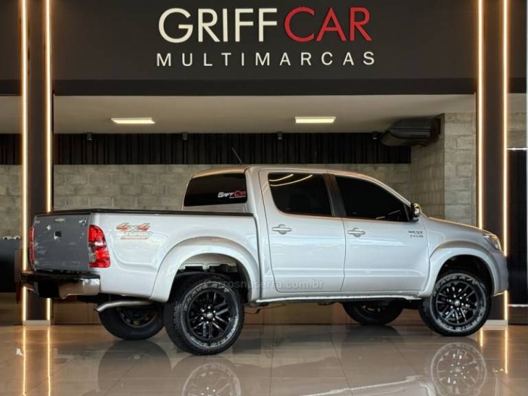 TOYOTA - HILUX - 2014/2014 - Prata - R$ 147.900,00