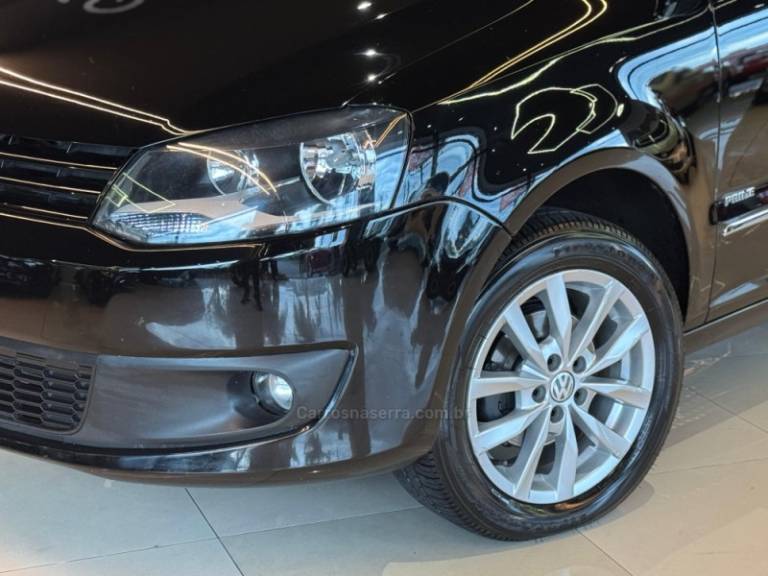VOLKSWAGEN - FOX - 2013/2013 - Preta - R$ 43.900,00