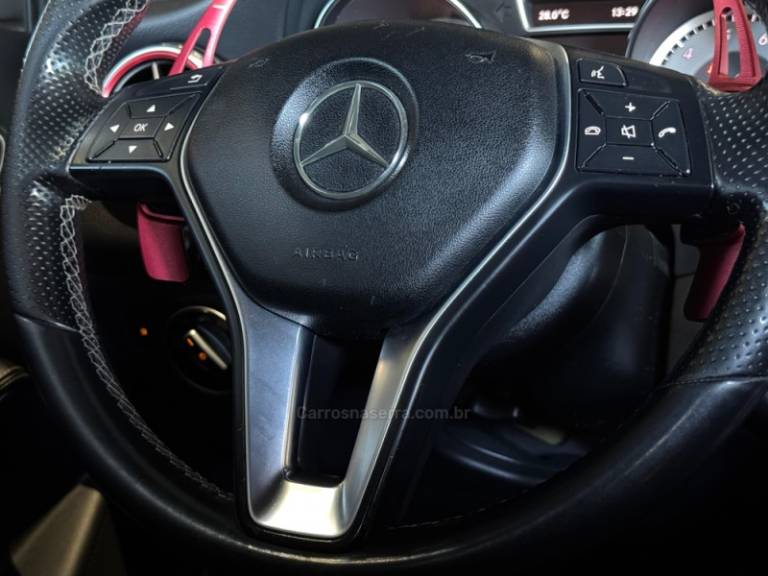 MERCEDES-BENZ - GLA 200 - 2014/2015 - Prata - R$ 89.900,00