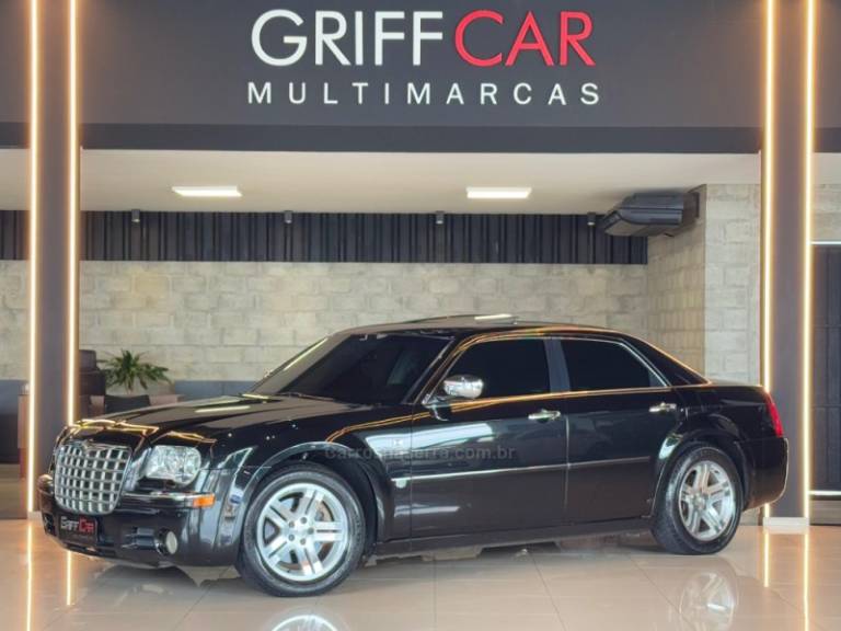 CHRYSLER - 300 C - 2006/2007 - Preta - R$ 144.900,00