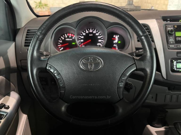 TOYOTA - HILUX - 2009/2010 - Preta - R$ 119.900,00