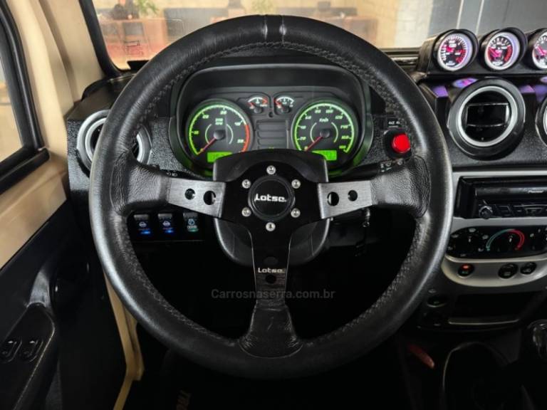 TROLLER - T4 - 2011/2011 - Bege - R$ 179.900,00