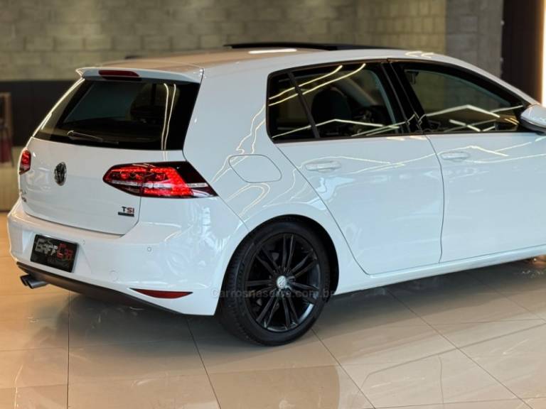 VOLKSWAGEN - GOLF - 2013/2014 - Branca - R$ 88.900,00