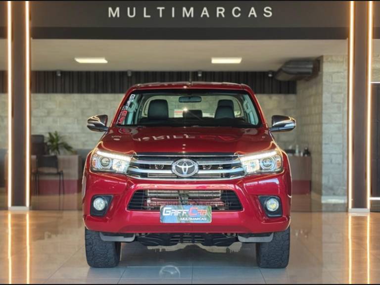 TOYOTA - HILUX - 2016/2017 - Vermelha - R$ 195.900,00