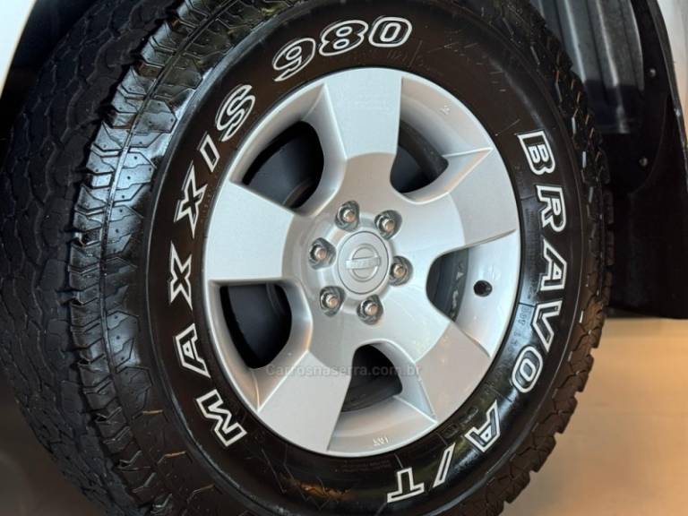 NISSAN - FRONTIER - 2012/2013 - Prata - R$ 84.900,00