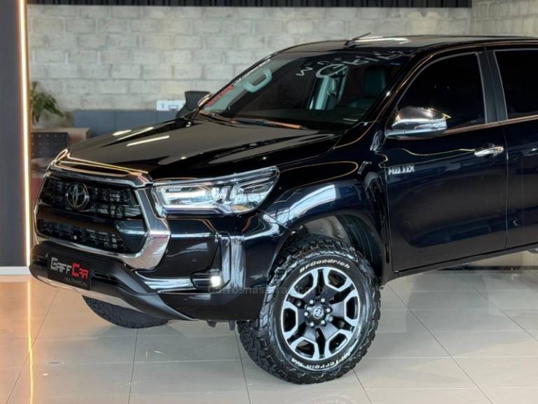 TOYOTA - HILUX - 2020/2021 - Preta - R$ 249.900,00
