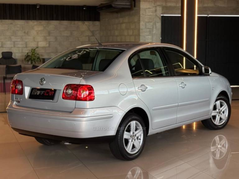 VOLKSWAGEN - POLO SEDAN - 2007/2007 - Prata - R$ 37.900,00