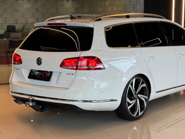 VOLKSWAGEN - PASSAT - 2013/2014 - Branca - R$ 89.900,00