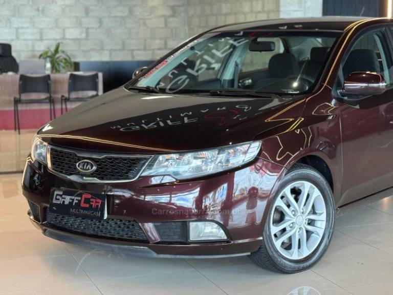KIA MOTORS - CERATO - 2011/2011 - Vinho - R$ 49.900,00