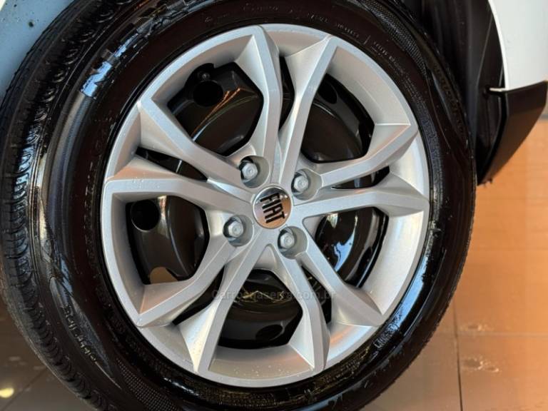 FIAT - ARGO - 2023/2024 - Branca - R$ 73.900,00