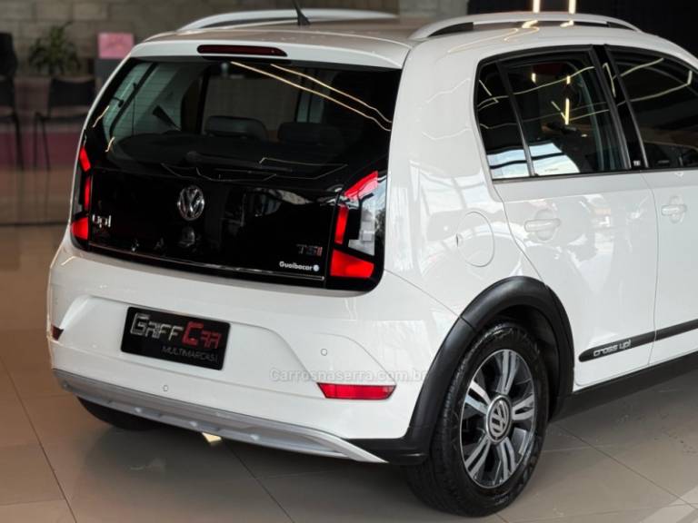 VOLKSWAGEN - UP - 2017/2018 - Branca - R$ 67.900,00