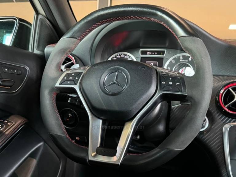 MERCEDES-BENZ - A 45 AMG - 2014/2015 - Branca - R$ 179.900,00