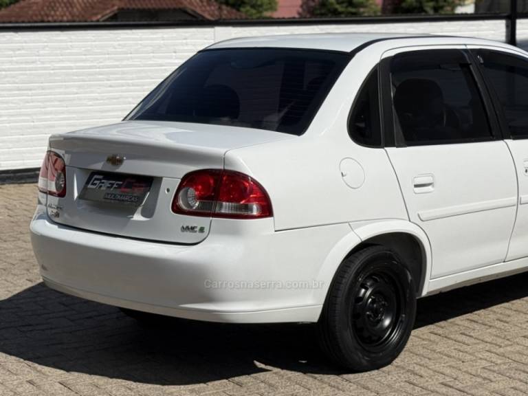 CHEVROLET - CLASSIC - 2010/2011 - Branca - R$ 19.900,00