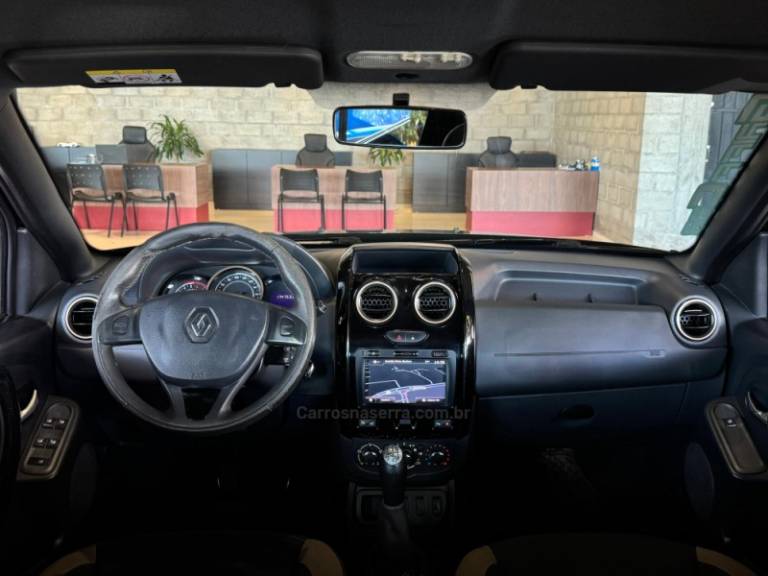 RENAULT - DUSTER - 2015/2016 - Preta - R$ 63.900,00