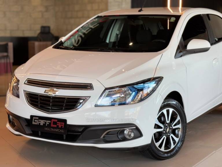 CHEVROLET - ONIX - 2015/2015 - Branca - R$ 55.900,00